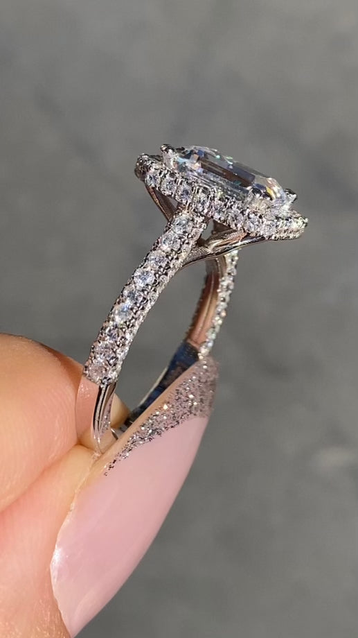 3D Diamond Engagement Ring with Diamond Halo