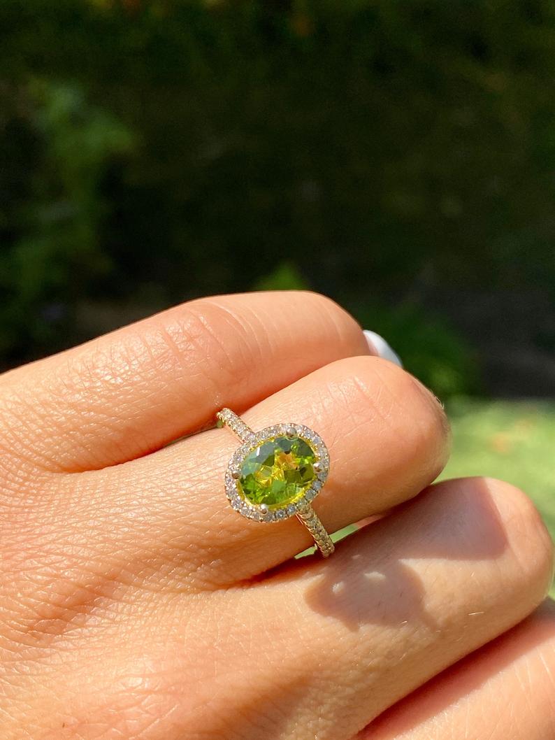 RARE !! PERIDOT VERT JAUNE DE THAILANDE : 1,32 CARAT ★★ p130.125 RARE !! PERIDOT VERT JAUNE DE THAILANDE : 1,32 CARAT ★★ p130.125