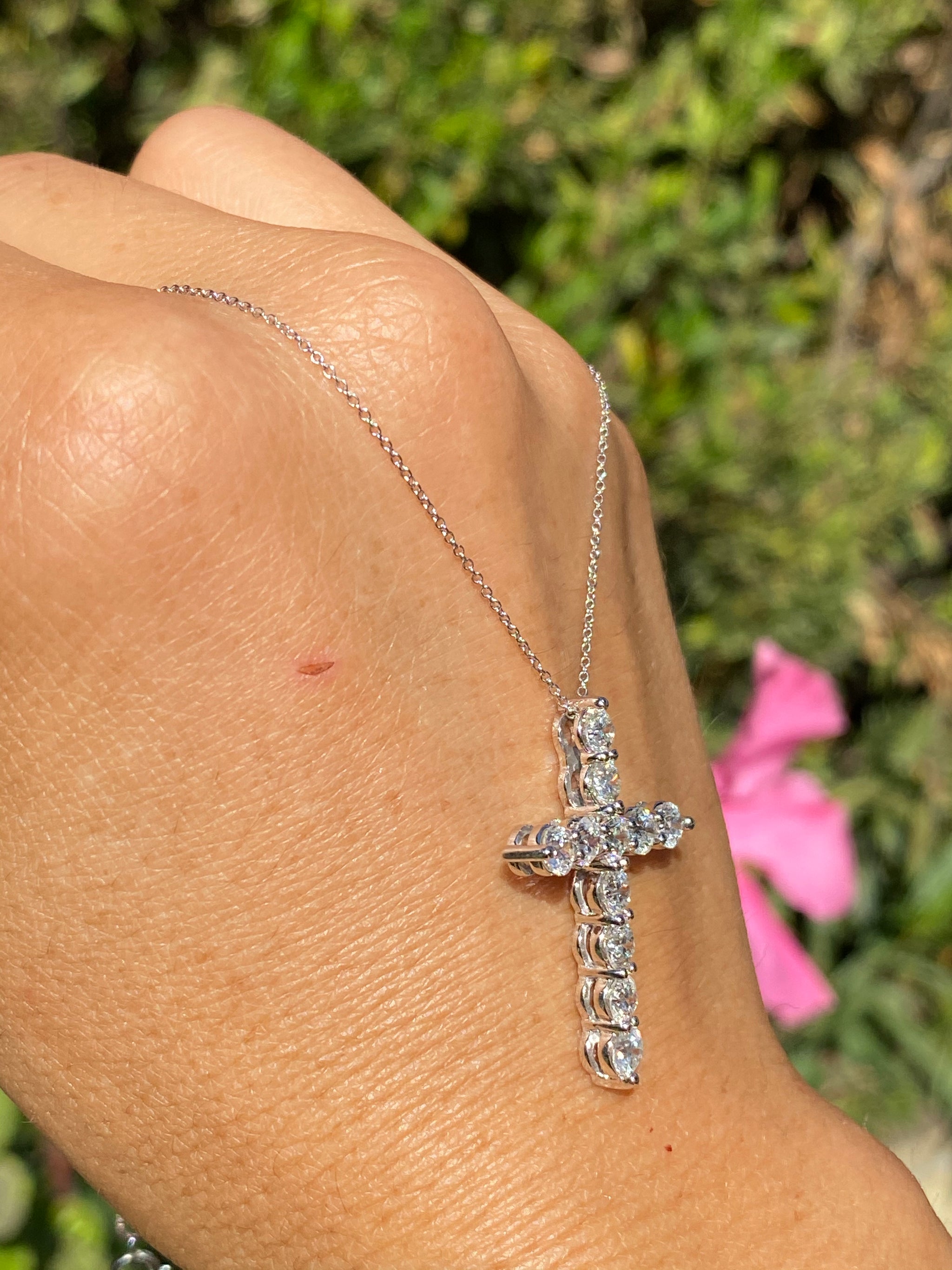 ネックレス・ペンダント Round Brilliant Small Cross Necklace #3719 2.25CT Prong Set Round Brilliant Diamond Cross Necklace