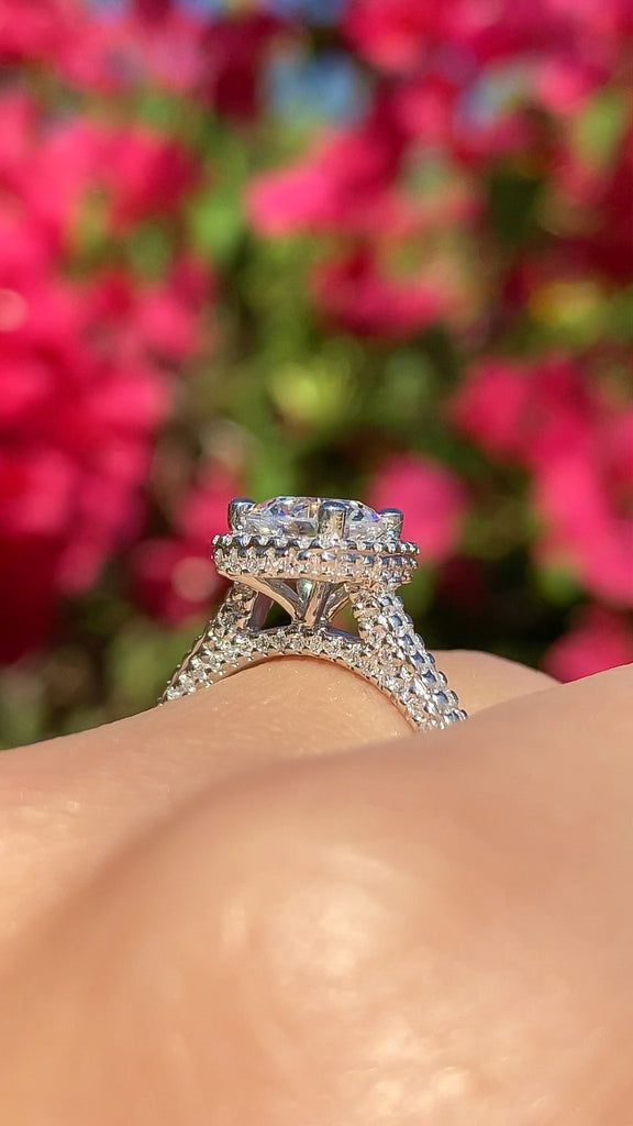 3D Round Halo Diamond Engagement Ring